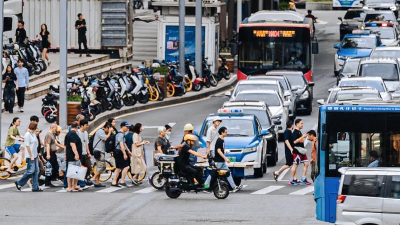 没被深圳摩的“霸凌”过,不足以谈深漂